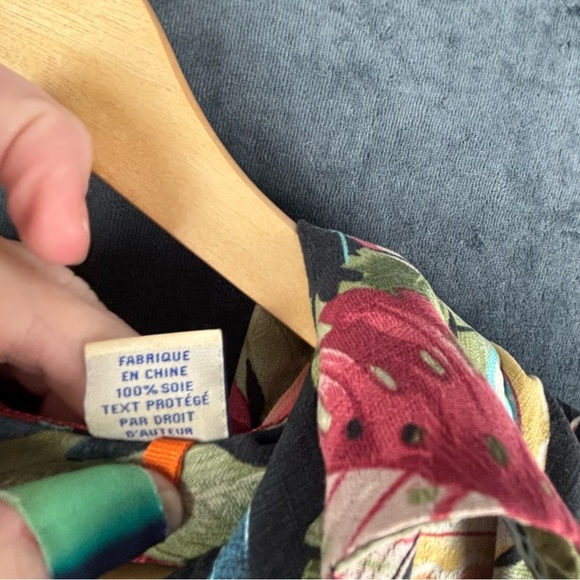 Tommy Bahama Men’s “With Bells On” Red and Green 100% Silk Camp Shirt Sz Large - Picture 5 of 7